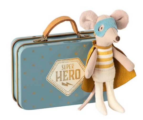 SUPERHERO MOUSE, LITTLE BROTHER IN SUITCASE